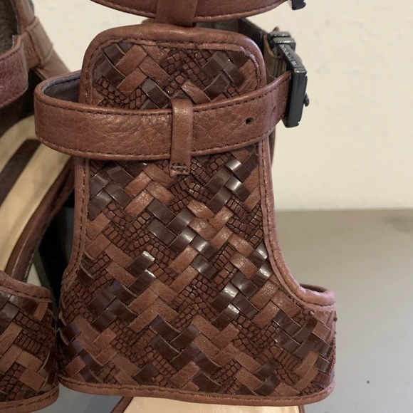 BCBGMAXAZRIA leather Sandals ⭐️ - Picture 4 of 8